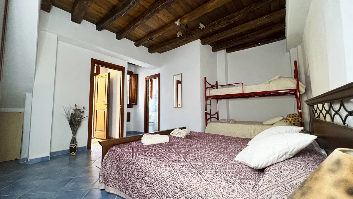 Casa Angioy, bilocale con vista mare nel centro storico di Posada, foto 3