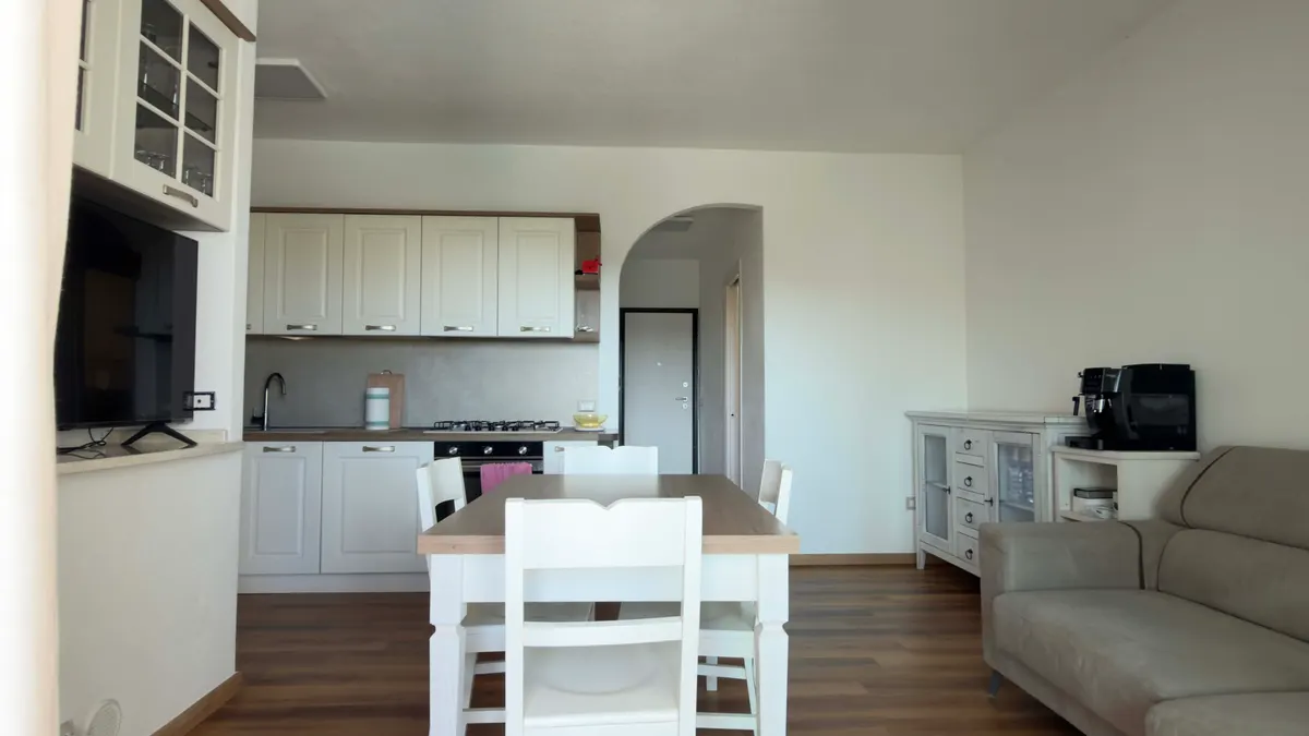 Appartamento su due livelli con veranda vista mare a La Caletta, foto 2