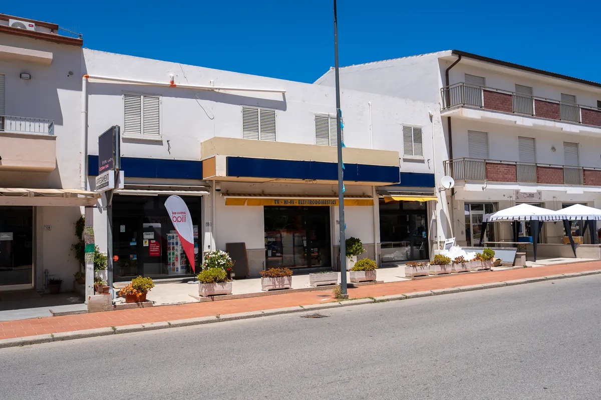 Locale commerciale in posizione centrale a La Caletta, foto 3