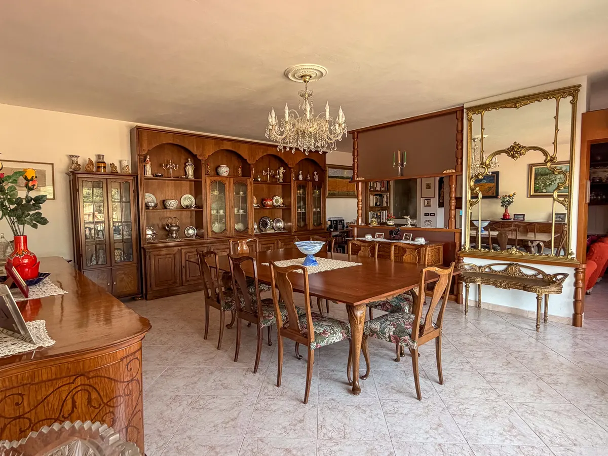 Spaziosa casa con ampia corte, doppio ingresso e ascensore a Siniscola, foto 1