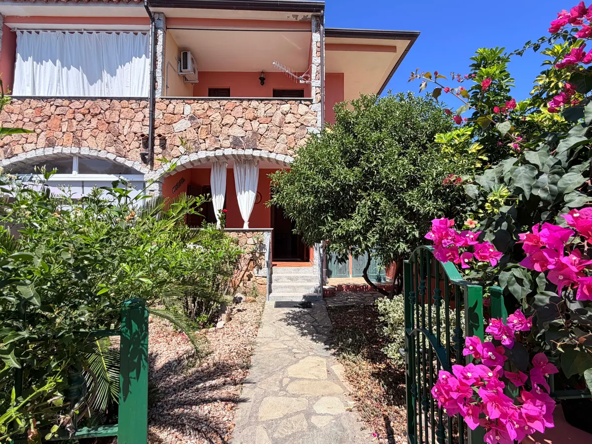 Spazioso appartamento al piano terra con giardino e posto auto, foto 2