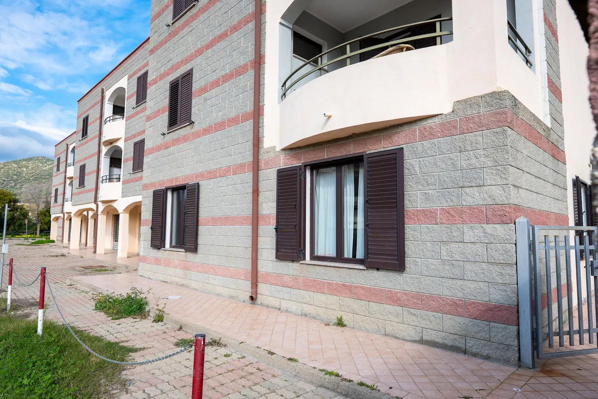 Locale commerciale ad uso ufficio a La Caletta, vicino al mare, foto 4