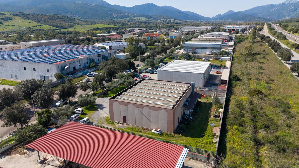 Ampio capannone industriale in affitto a Siniscola, foto 3