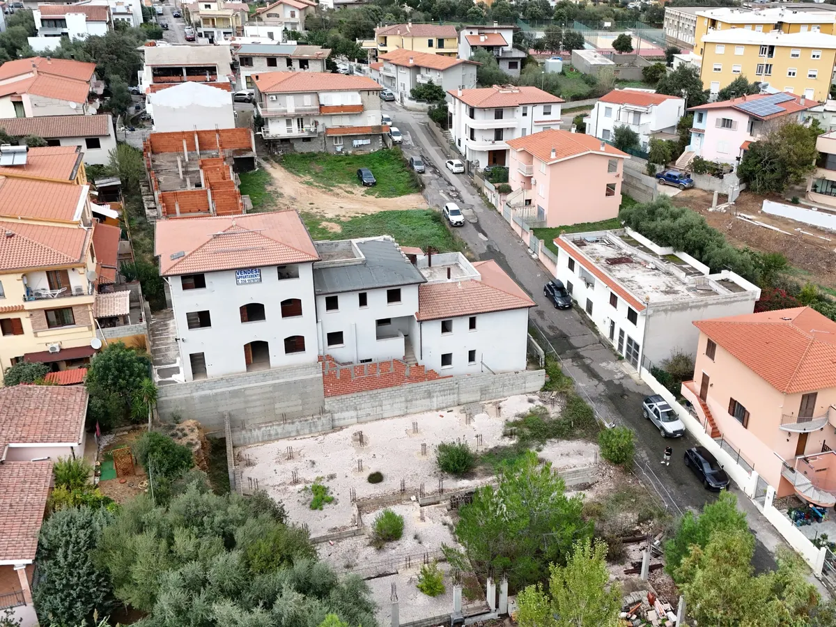 Due lotti edificabili adiacenti per sviluppo residenziale, foto 1