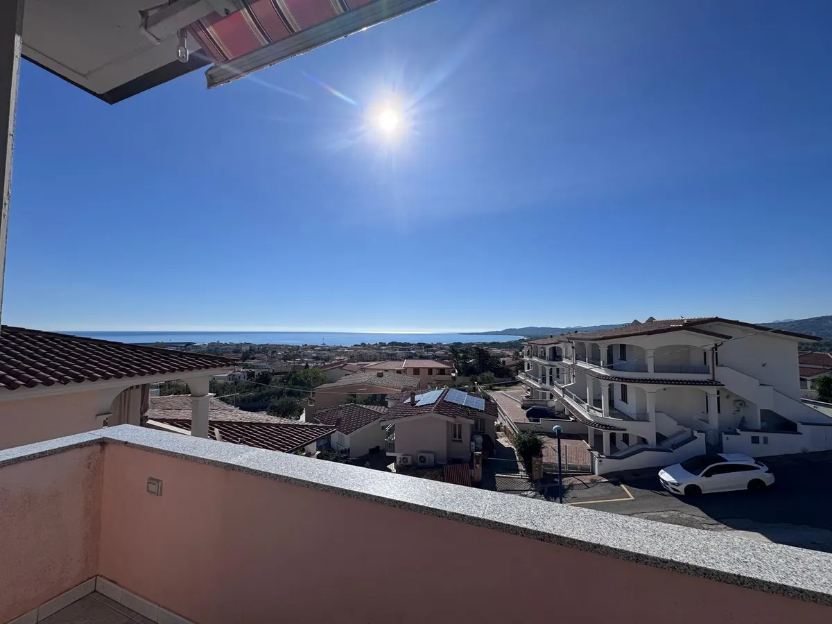 Appartamento vista mare con corte privata a La Caletta, foto 1