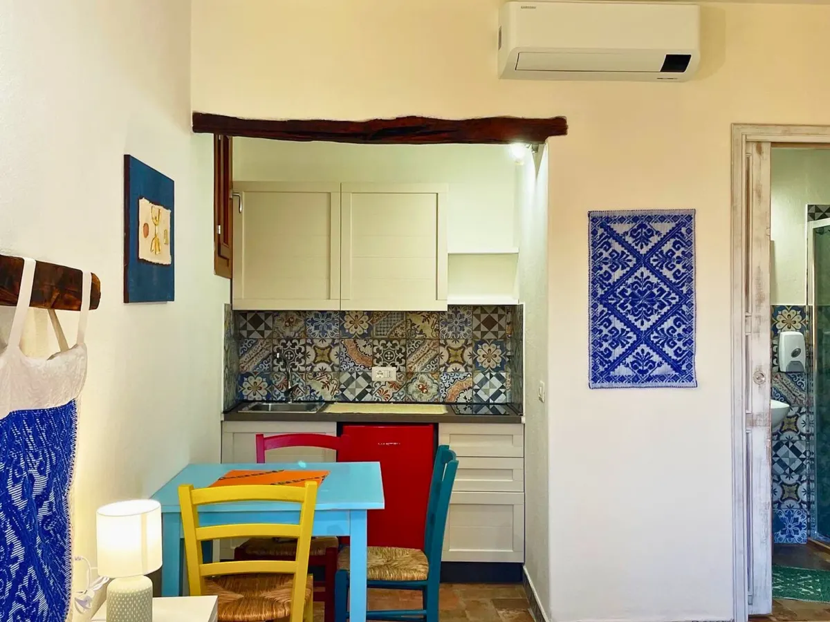 Loft Fora e Muros 5 - camera con vista mare nel centro storico di Posada, foto 1