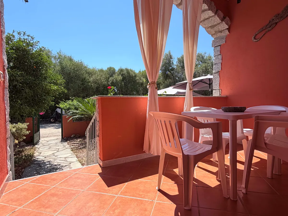 Spazioso appartamento al piano terra con giardino e posto auto, foto 4