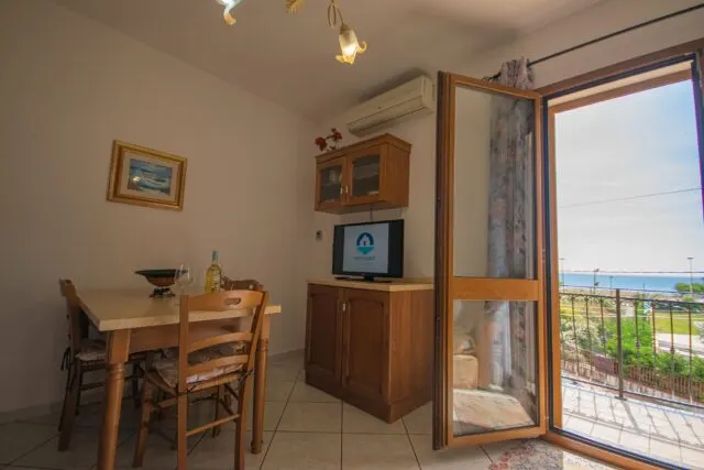 Appartamento vista mare a La Caletta con balcone e parcheggio privato, foto 4