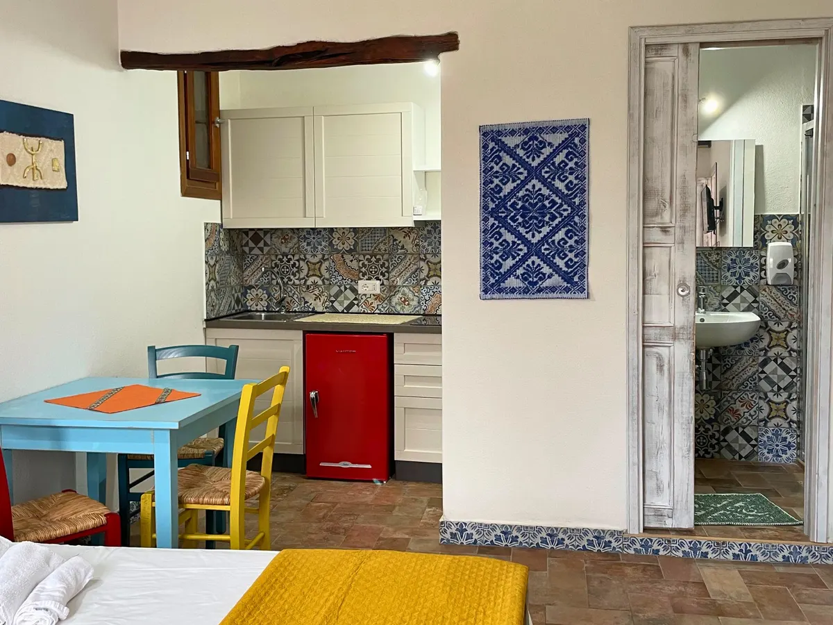 Loft Fora e Muros 5 - camera con vista mare nel centro storico di Posada, foto 2