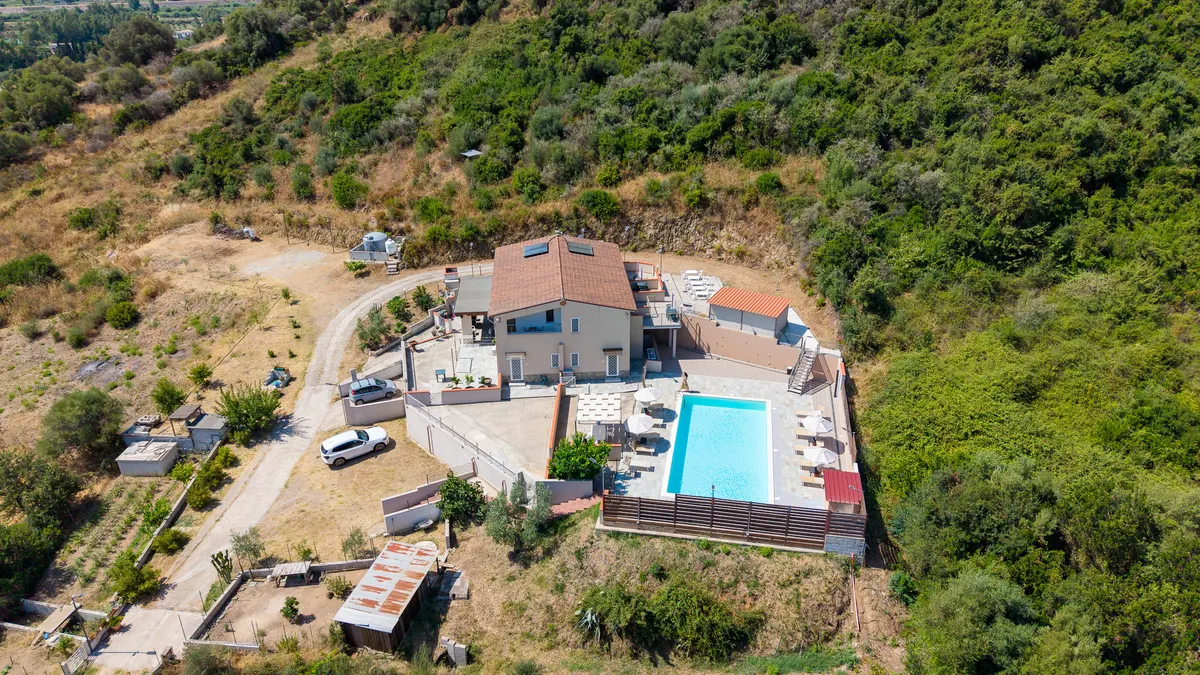 Struttura ricettiva con piscina e ampio terreno a Torpè, foto 2