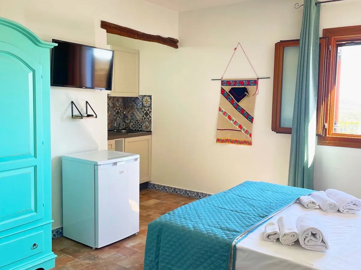 Loft Fora e Muros 6 - camera con vista mare nel centro storico di Posada, foto 4