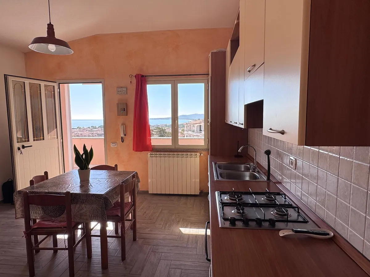 Appartamento vista mare con corte privata a La Caletta, foto 3