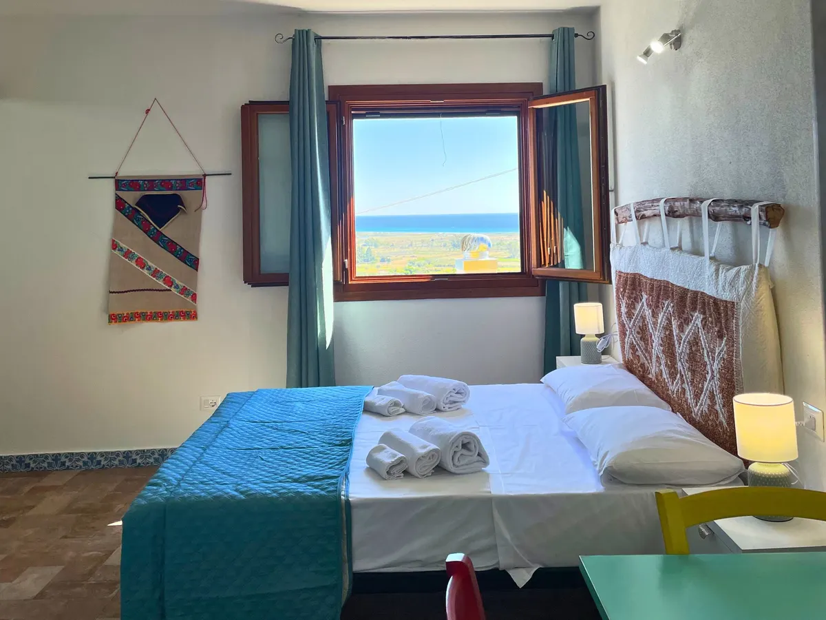 Loft Fora e Muros 6 - camera con vista mare nel centro storico di Posada, foto 1