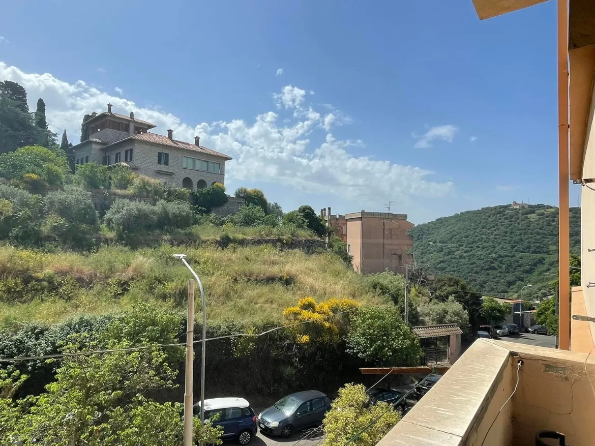 Quadrilocale con posto auto e cantina a Nuoro, Via San Francesco, foto 3