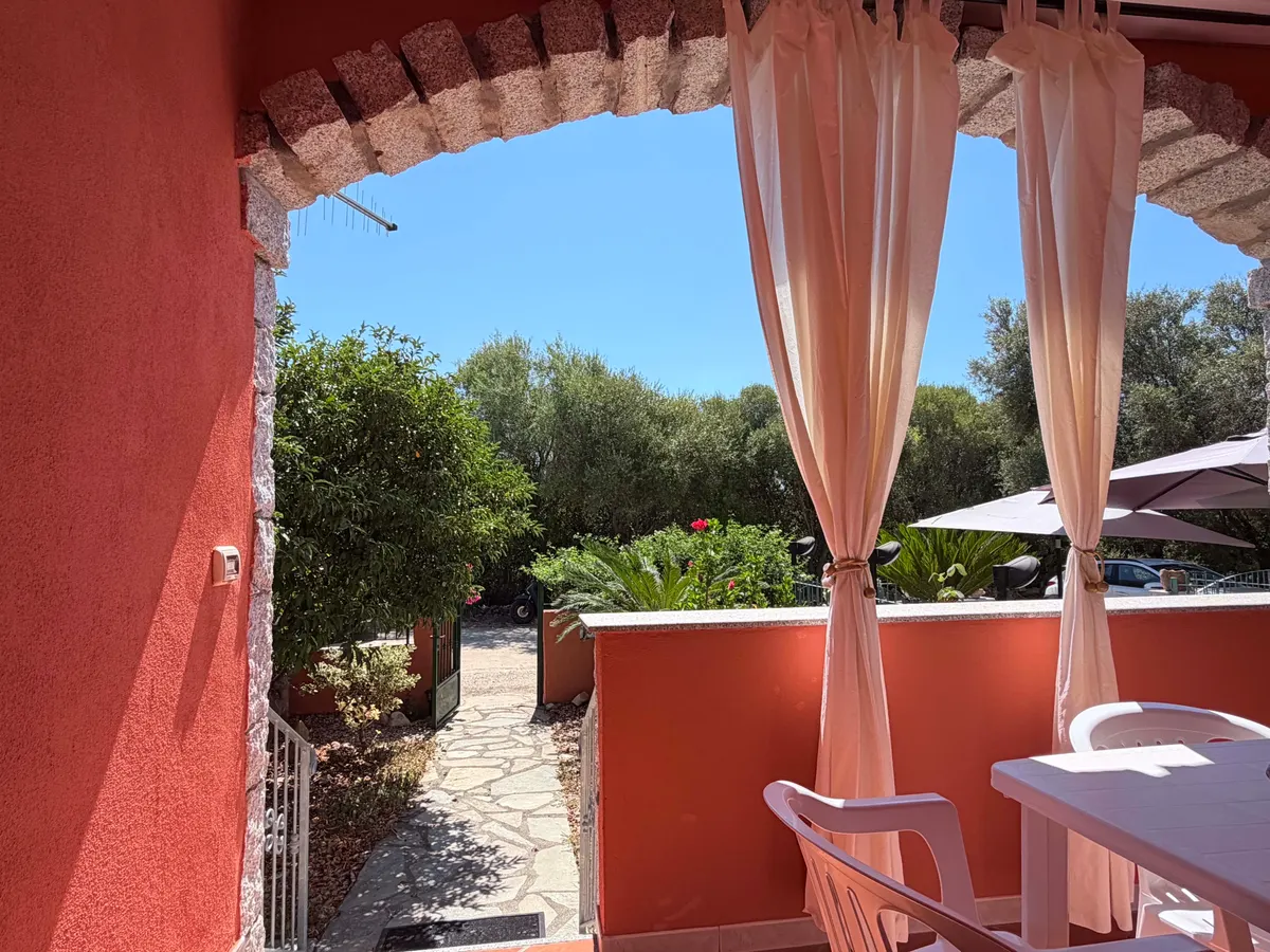 Spazioso appartamento al piano terra con giardino e posto auto, foto 3