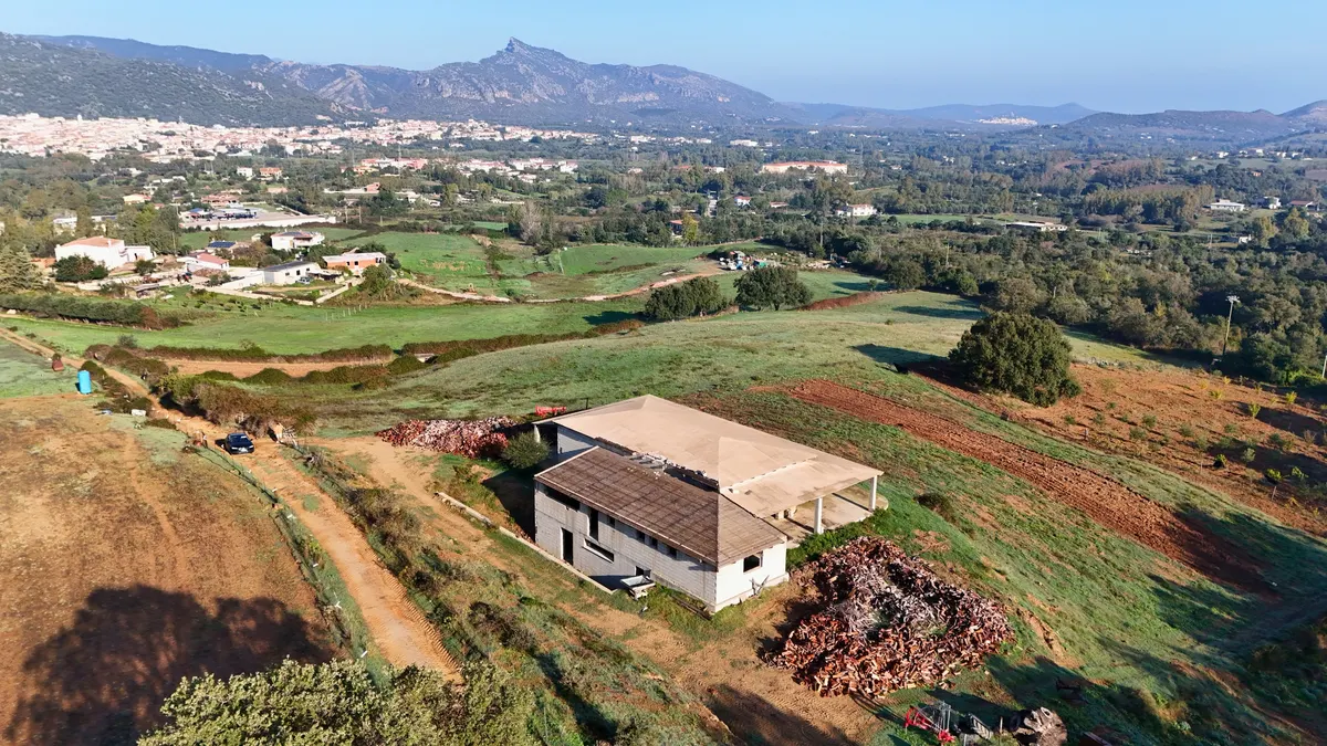 Terreno agricolo con struttura da completare a Siniscola, foto 1
